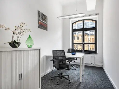 imgi_59_Regus_Leuchtenfabrik_4680_Berlin_Germany_Small_Office_-_Leuchtenfabrik